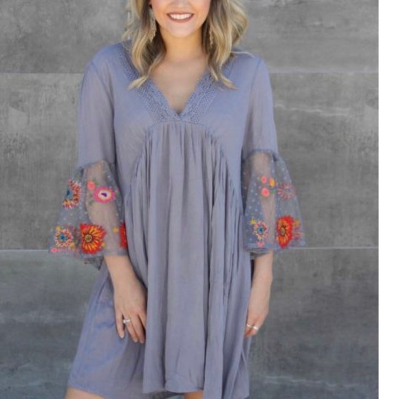 Umgee Dresses & Skirts - Umgee embroidered sleeve dress